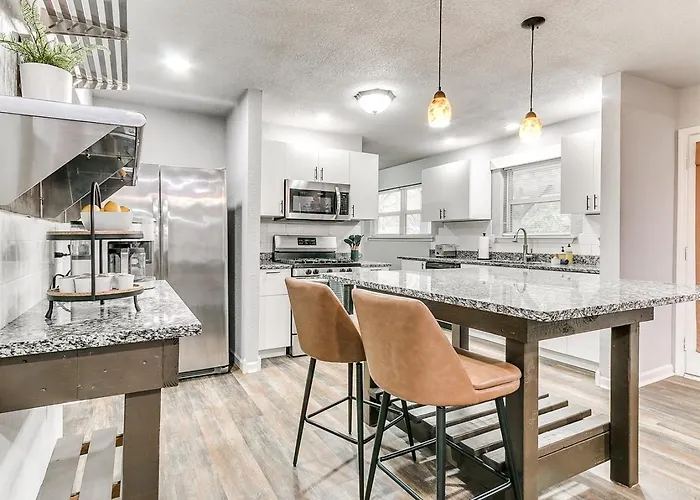 Freshly Remodeled Retreat Awaits! * Tulsa