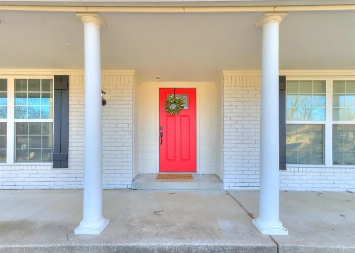 Freshly Remodeled Retreat Awaits! *