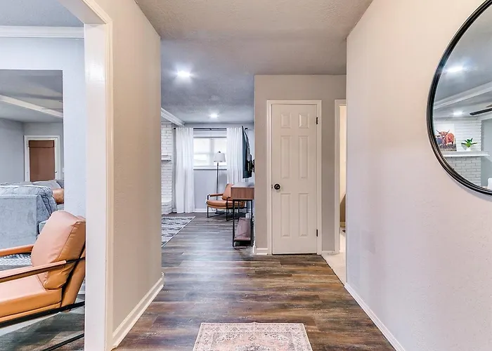 Freshly Remodeled Retreat Awaits! Tulsa