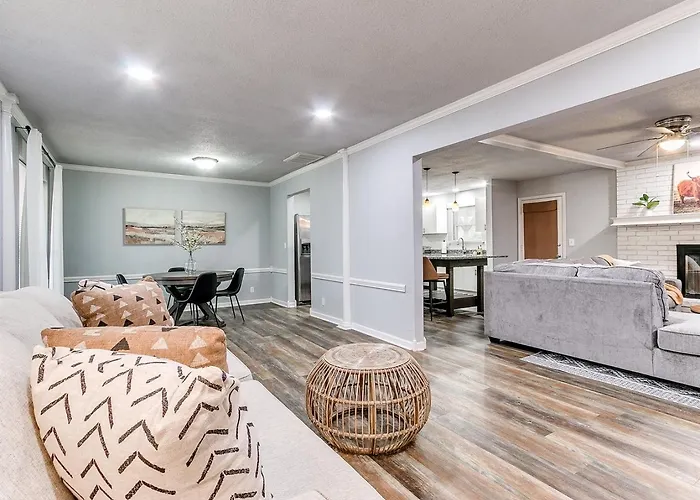 Freshly Remodeled Retreat Awaits! * Tulsa