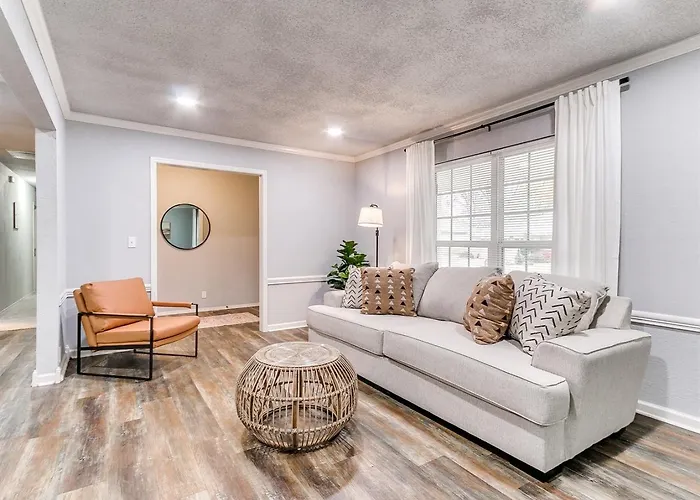 Freshly Remodeled Retreat Awaits! Holiday home