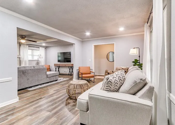 Freshly Remodeled Retreat Awaits! *