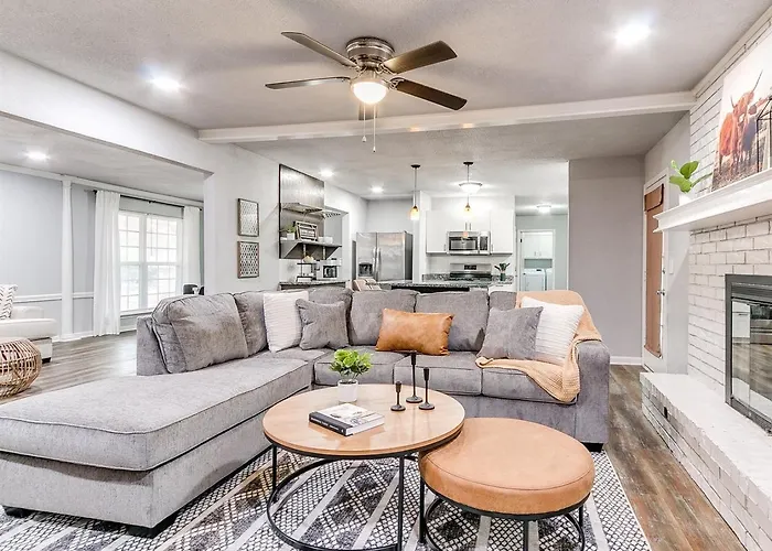 Freshly Remodeled Retreat Awaits! Tulsa