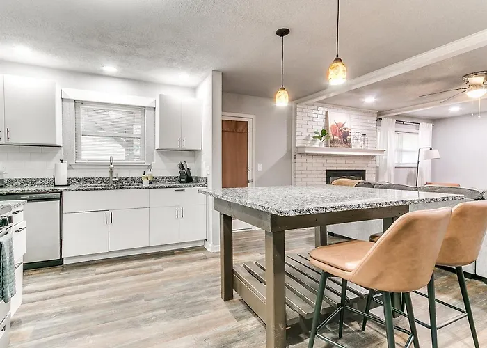 Freshly Remodeled Retreat Awaits! *