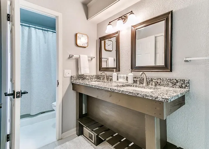 Freshly Remodeled Retreat Awaits! * Tulsa