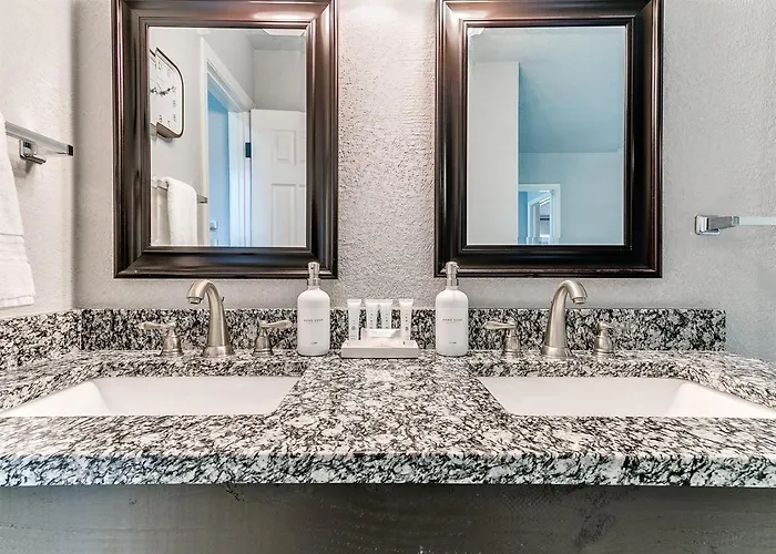 Freshly Remodeled Retreat Awaits! * Tulsa