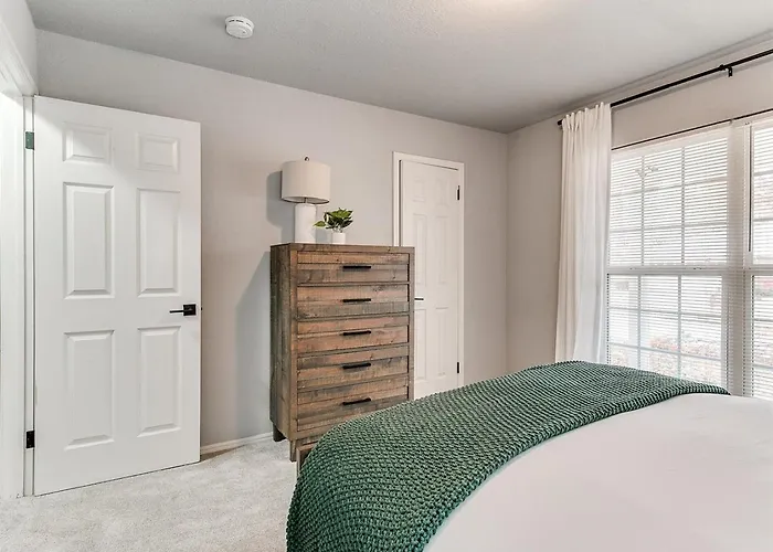 Freshly Remodeled Retreat Awaits! *