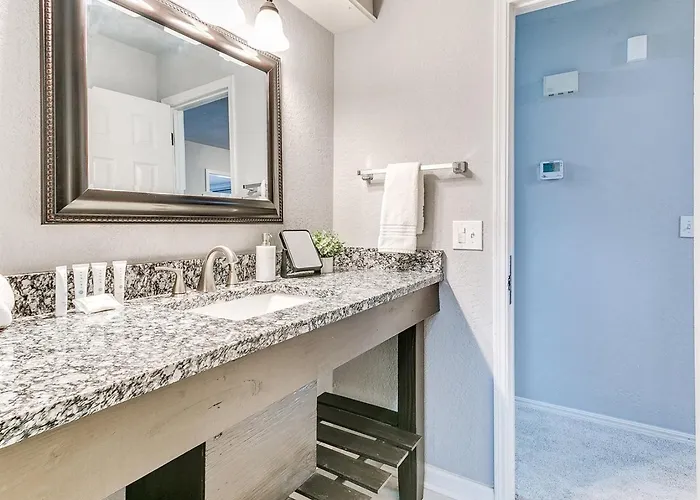 Freshly Remodeled Retreat Awaits! *
