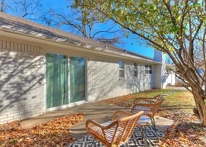 Freshly Remodeled Retreat Awaits! Tulsa